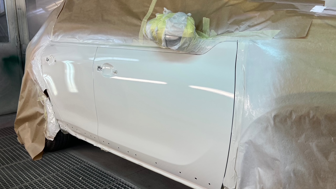 Voiture en cours de peinture